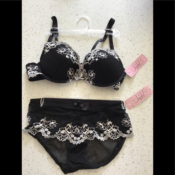 JEZEBEL black lace plunge push up bra with oomph pad & hipster panty. - Picture 2 of 11